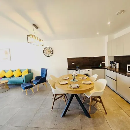 Urban Serenity 2br Flat With Terrace And Parking Apartman *